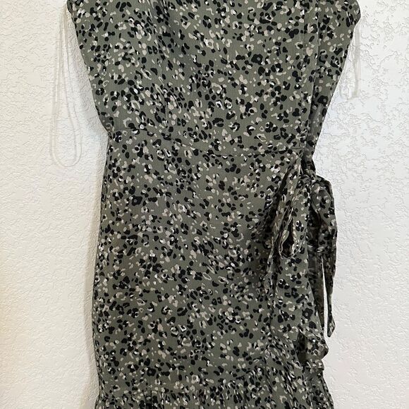 Women's Altar'd State Dress - Picture 2 of 5